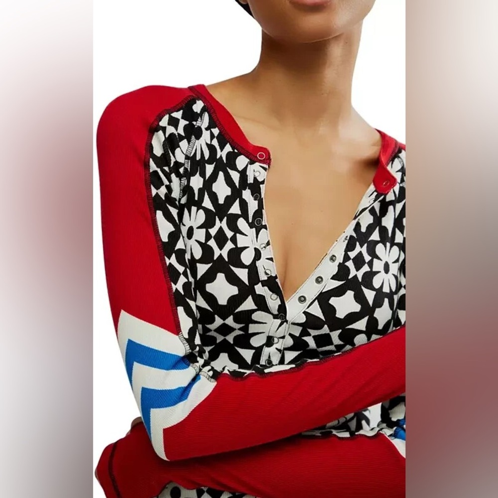 NWT FREE PEOPLE FP Movement Women's Kick Off Printed Layer Top in Aspen Onyx - Picture 6 of 11